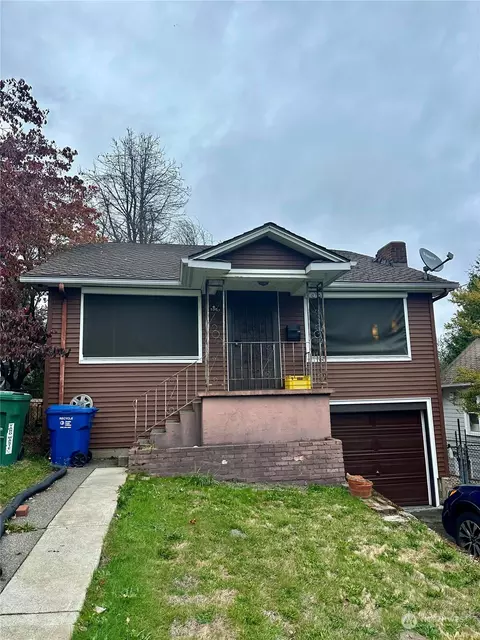 526 N 68th St, Seattle, WA 98103