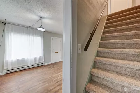 Entry Way - 2612 Lombard Ave, Everett, WA 98201 photo 3 of 4