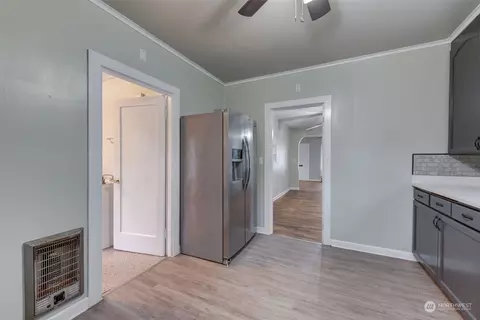 Entry Way - 2612 Lombard Ave, Everett, WA 98201 photo 1 of 4