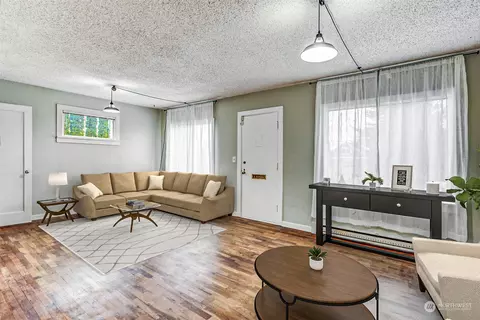 Living - 2612 Lombard Ave, Everett, WA 98201 photo 3 of 5