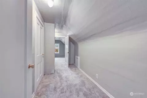 Entry Way - 2612 Lombard Ave, Everett, WA 98201 photo 4 of 4