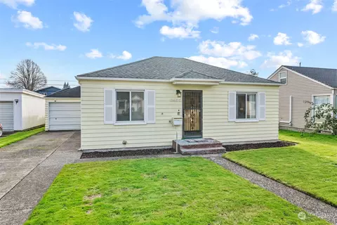 2933 Field St, Longview, WA 98632