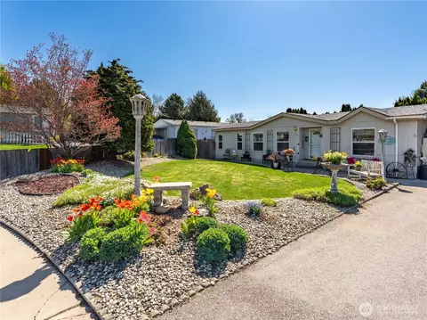 1752 S Kent Plz, East Wenatchee, WA 98802