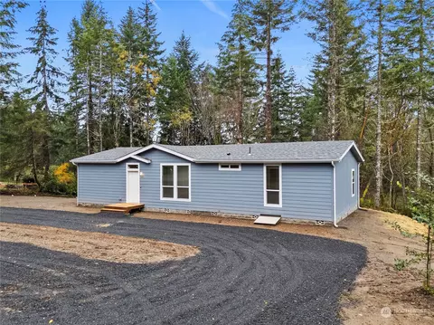 221 E Highlander Dr, Belfair, WA 98528