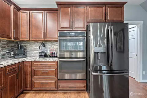 Kitchen - 191 E Soderberg Rd, Allyn, WA 98524 photo 3 of 5