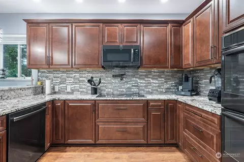 Kitchen - 191 E Soderberg Rd, Allyn, WA 98524 photo 4 of 5