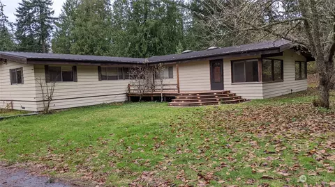 3925 Goldfinch Ln, Clinton, WA 98236