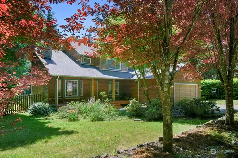 8942 Springwood Ave NE, Bainbridge Island, WA 98110