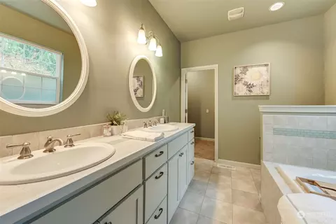 Bath - 11707 227th Ave SE, Monroe, WA 98272 photo 1 of 4
