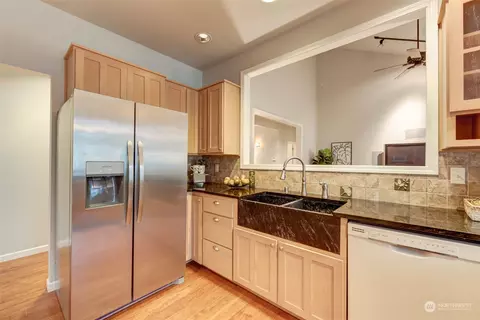 Kitchen - 11707 227th Ave SE, Monroe, WA 98272 photo 3 of 5
