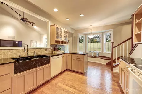 Kitchen - 11707 227th Ave SE, Monroe, WA 98272 photo 2 of 5