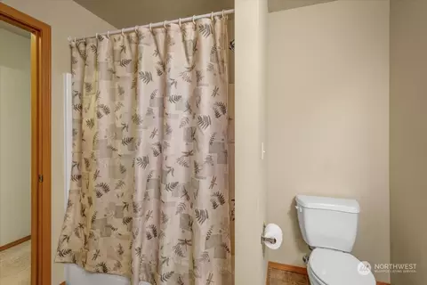 Bath - 13601 9th Pl W, Everett, WA 98204 photo 3 of 4