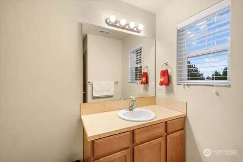 Bath - 13601 9th Pl W, Everett, WA 98204 photo 2 of 4