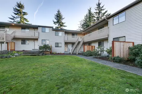 325 NE Kettle St #203, Oak Harbor, WA 98277