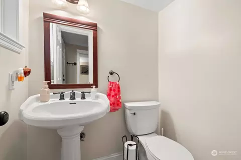 Bath - 2514 171 Pl SE, Bothell, WA 98012 photo 1 of 4