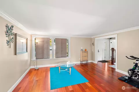 Living - 2514 171 Pl SE, Bothell, WA 98012 photo 2 of 3