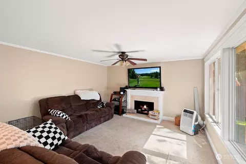 Living - 2514 171 Pl SE, Bothell, WA 98012 photo 3 of 3