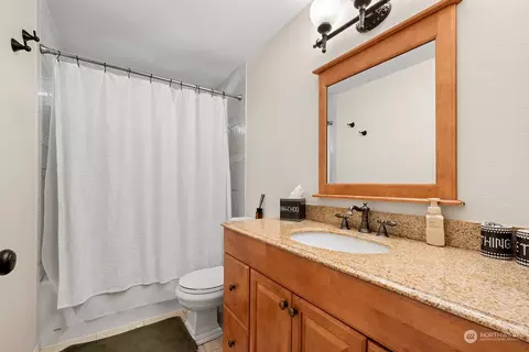 Bath - 2514 171 Pl SE, Bothell, WA 98012 photo 4 of 4