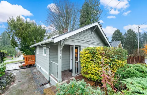 902 N 61st St, Seattle, WA 98103