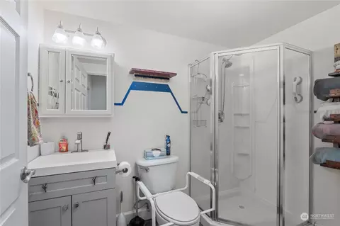 Bath - 422 172nd Pl SE, Bothell, WA 98012 photo 5 of 5