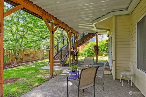 Exterior - 422 172nd Pl SE, Bothell, WA 98012 photo 7 of 9