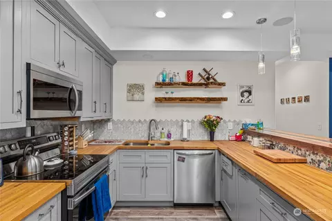 Kitchen - 422 172nd Pl SE, Bothell, WA 98012 photo 5 of 5