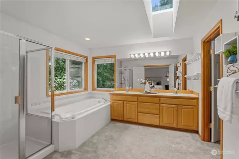 Bath - 422 172nd Pl SE, Bothell, WA 98012 photo 3 of 5