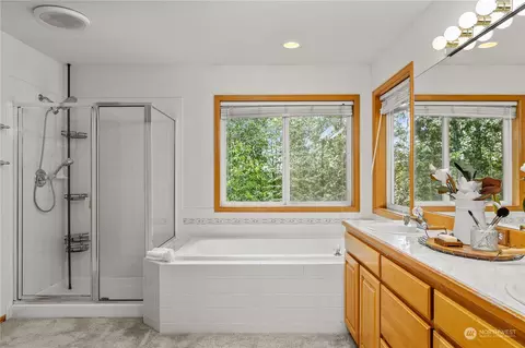 Bath - 422 172nd Pl SE, Bothell, WA 98012 photo 2 of 5