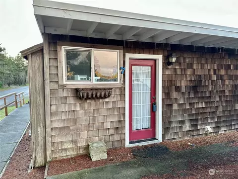 1611 Ocean Beach Blvd S #7, Long Beach, WA 98631