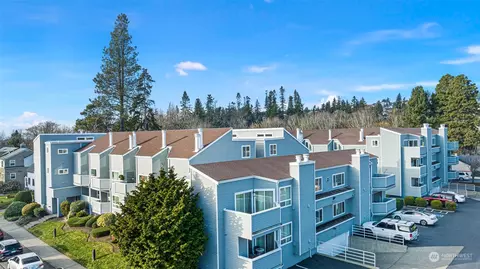 21937 7th Ave S #212, Des Moines, WA 98198