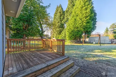 Exterior - 2437 30th Ave, Longview, WA 98632 photo 3 of 11