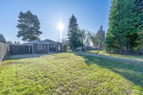 Exterior - 2437 30th Ave, Longview, WA 98632 photo 7 of 11