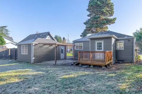 Exterior - 2437 30th Ave, Longview, WA 98632 photo 9 of 11