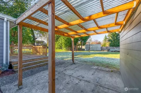 Exterior - 2437 30th Ave, Longview, WA 98632 photo 5 of 11