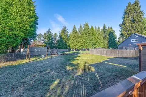 Exterior - 2437 30th Ave, Longview, WA 98632 photo 6 of 11