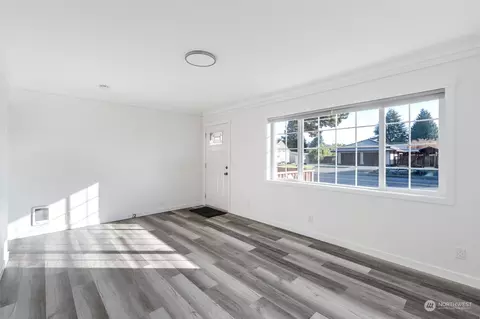 Living - 2437 30th Ave, Longview, WA 98632 photo 1 of 3