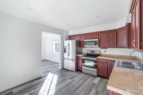Kitchen - 2437 30th Ave, Longview, WA 98632 photo 1 of 5