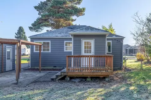 Exterior - 2437 30th Ave, Longview, WA 98632 photo 10 of 11