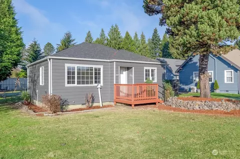 Exterior - 2437 30th Ave, Longview, WA 98632 photo 11 of 11