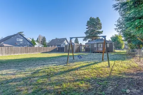 Exterior - 2437 30th Ave, Longview, WA 98632 photo 8 of 11