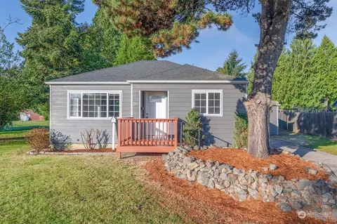 Exterior - 2437 30th Ave, Longview, WA 98632 photo 1 of 11