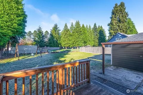 Exterior - 2437 30th Ave, Longview, WA 98632 photo 2 of 11