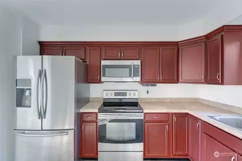 Kitchen - 2437 30th Ave, Longview, WA 98632 photo 3 of 5