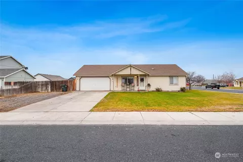 1428 S Husky Dr S, Moses Lake, WA 98837