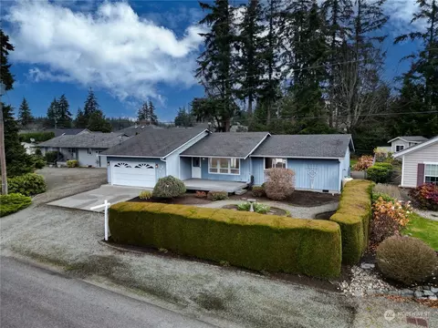 242 Edinburgh Dr, Camano Island, WA 98282