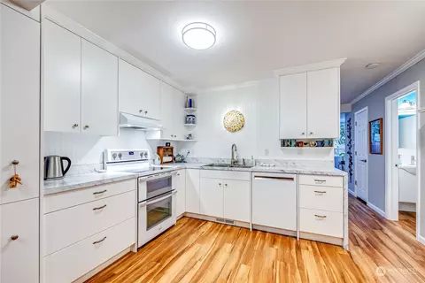 Kitchen - 300 N Sequim Ave #18, Sequim, WA 98382 photo 2 of 5