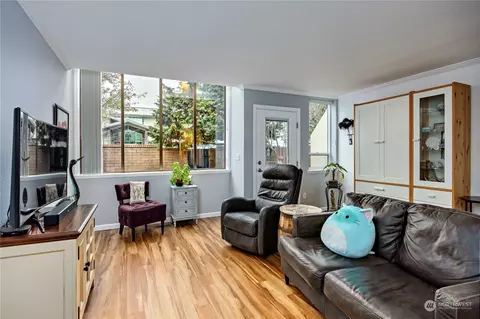 Living - 300 N Sequim Ave #18, Sequim, WA 98382 photo 3 of 4