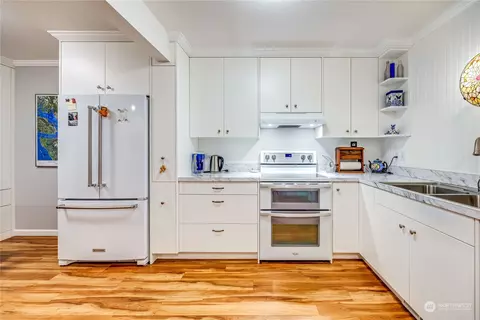 Kitchen - 300 N Sequim Ave #18, Sequim, WA 98382 photo 4 of 5