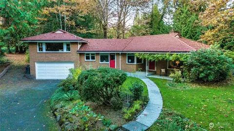 19349 35th Ave NE, Lake Forest Park, WA 98155