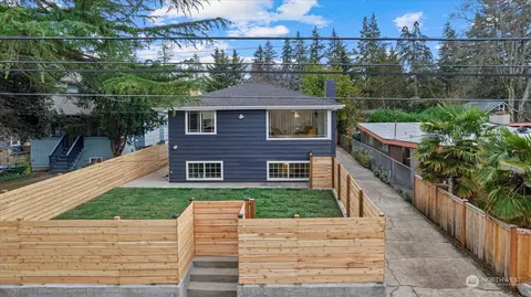7530 43rd Ave NE, Seattle, WA 98115
